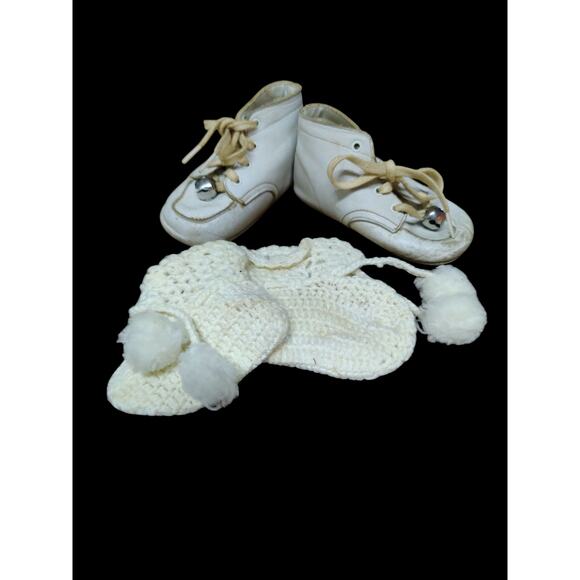 Set of Vintage Baby shoes and knitted white sock booties - Picture 1 of 5